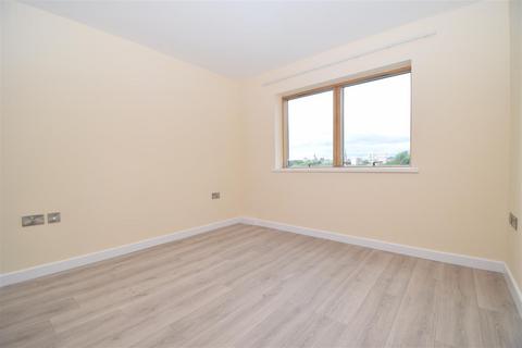 2 bedroom flat to rent, Waterside Way, Wakefield WF1