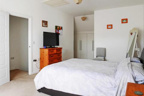 10 Benjamin Gray Drive, Littlehampton, BN17 7FA