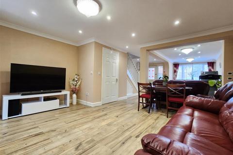 4 bedroom terraced house for sale, Parklands Close, Ilford
