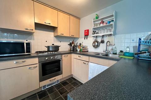 2 bedroom flat for sale, Blackthorn Road, Ilford