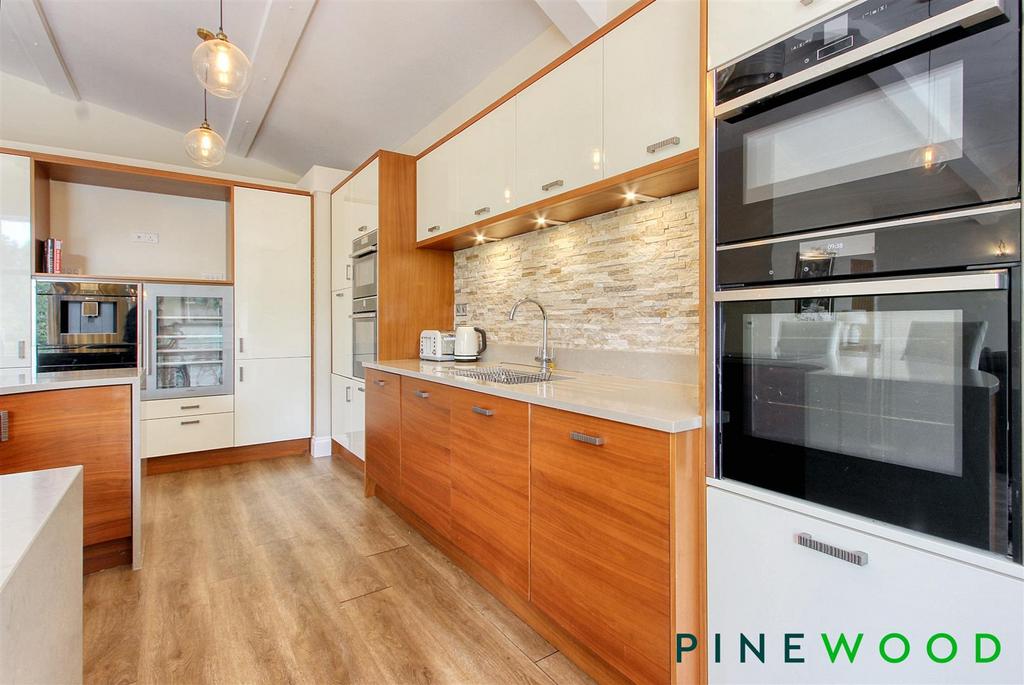 Kitchen/family room