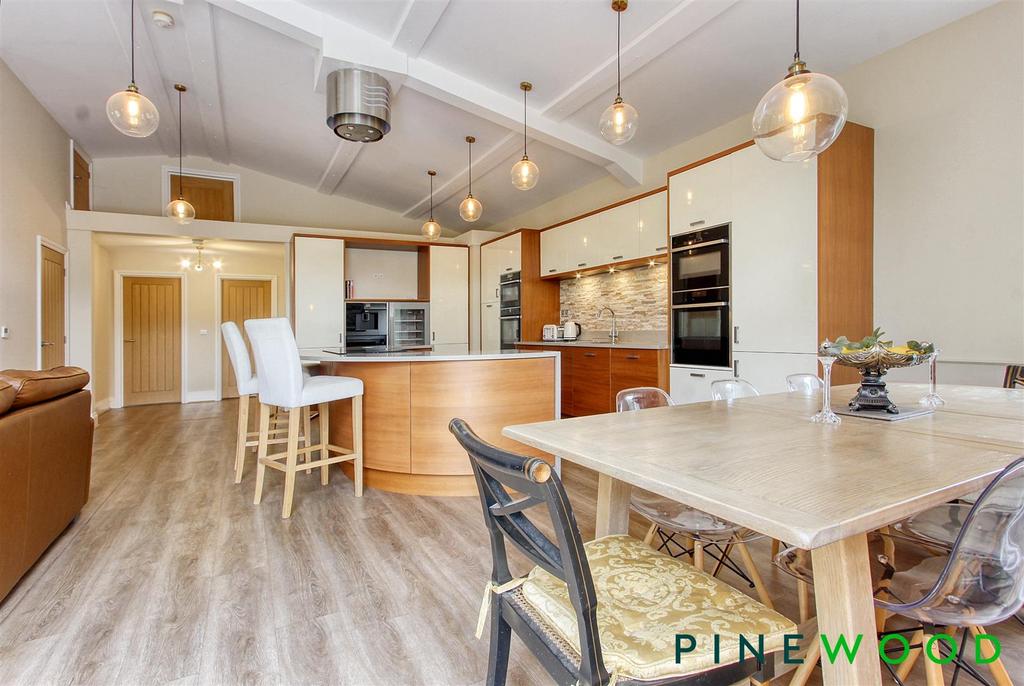 Kitchen/family room
