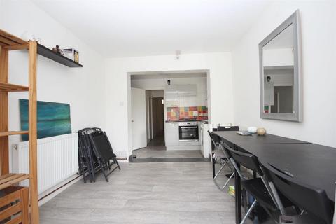 2 bedroom flat for sale, Charlton Road, London, NW10