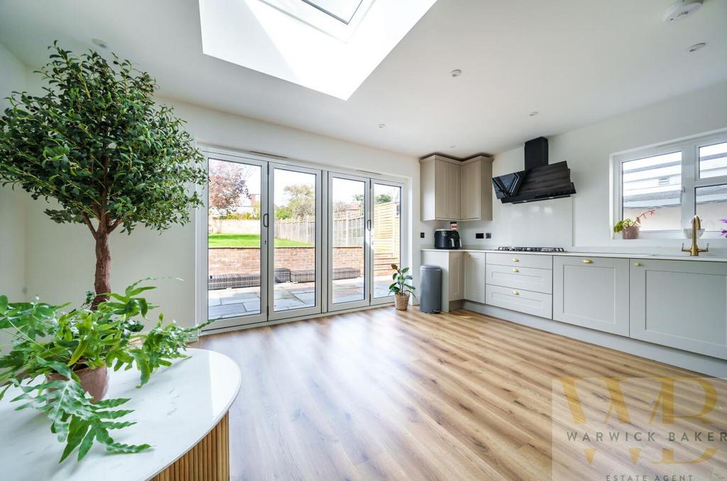 Adur Avenue, ShorehamBySea 4 bed semidetached house for sale £695,000