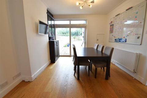 3 bedroom semi-detached house to rent, Chestnut Drive, Bexleyheath DA7