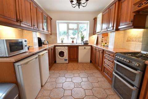 3 bedroom semi-detached house to rent, Chestnut Drive, Bexleyheath DA7