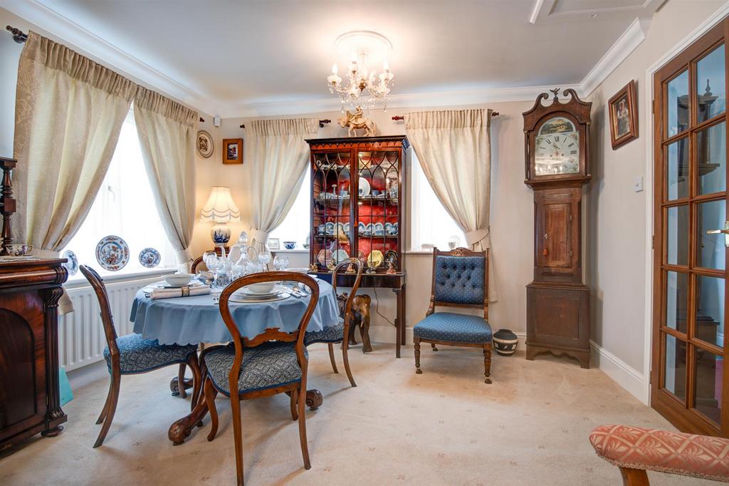 Dining Area in Front Lounge.jpg