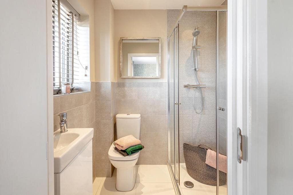 The main bedroom boasts an en suite shower room