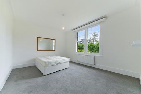 3 bedroom flat to rent, Ridgway Gardens, SW19