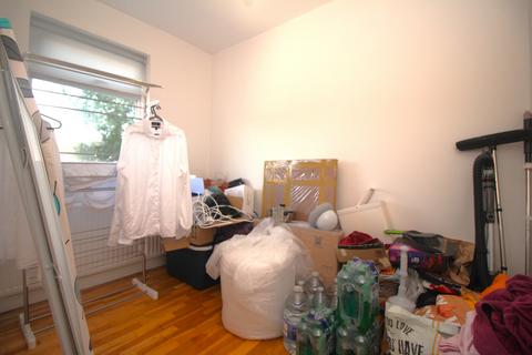 2 bedroom flat to rent, Queens Avenue , Watford  WD18