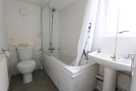 44 Dock Road, Grays, RM17 6EX