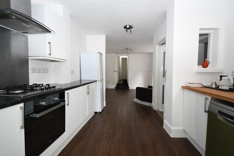 2 bedroom ground floor flat to rent, Langthorne Road, London, E11