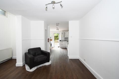 2 bedroom ground floor flat to rent, Langthorne Road, London, E11