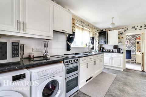 2 bedroom detached house for sale, The Avenue, Lowestoft