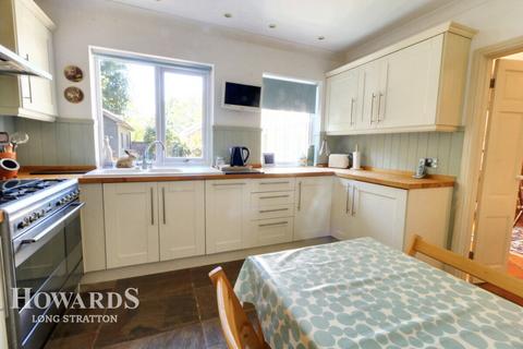 4 bedroom detached house for sale, Yarmouth Road, Blofield