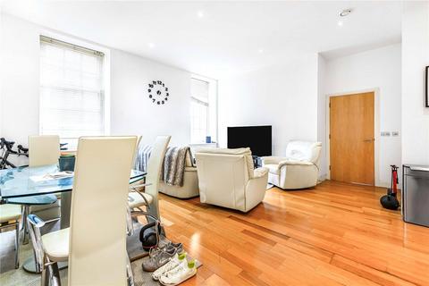 2 bedroom flat to rent, Clapham Common South Side, London, SW4