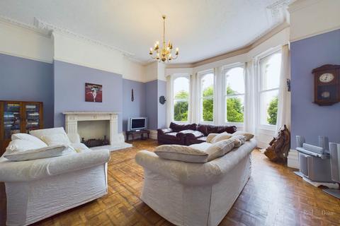 3 bedroom flat to rent, Devonshire Place, Eastbourne
