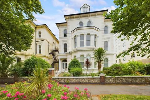 3 bedroom flat to rent, Devonshire Place, Eastbourne