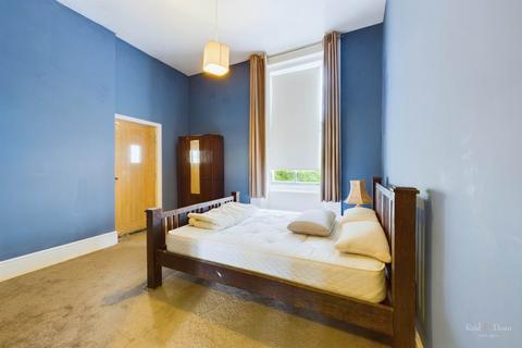 3 bedroom flat to rent, Devonshire Place, Eastbourne