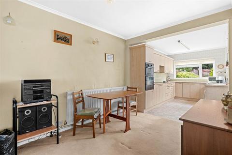 2 bedroom semi-detached bungalow for sale, 29 Nixon Court, Callow End, Worcester.  WR2 4UU