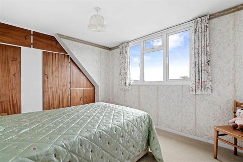 2 bedroom semi-detached bungalow for sale, 29 Nixon Court, Callow End, Worcester.  WR2 4UU