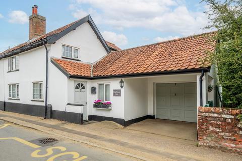 3 bedroom cottage for sale, The Street, Hempnall