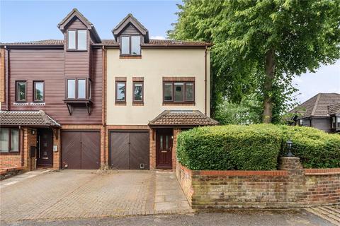 4 bedroom end of terrace house for sale, Fairholme Gardens, Farnham, Surrey, GU9