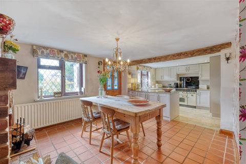 3 bedroom cottage for sale, Station Road, Studley B80 7HR