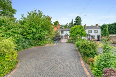 3 bedroom cottage for sale, Station Road, Studley B80 7HR