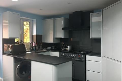 1 bedroom terraced house to rent, Bedroom Lansdeer Avenue, London E12