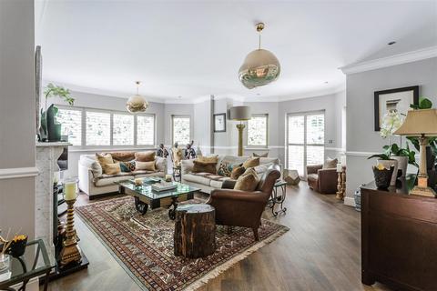 Appleby House Headley Road, Leatherhead, KT22 8PT