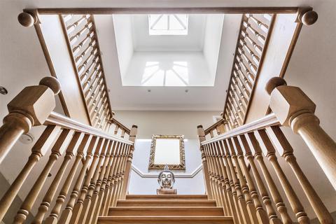 Appleby House Headley Road, Leatherhead, KT22 8PT