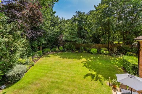 Appleby House Headley Road, Leatherhead, KT22 8PT