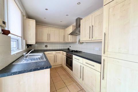 4 bedroom end of terrace house to rent, Stanford Road, London, N11
