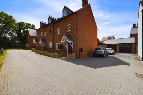 3 bedroom terraced house for sale, Sandown Road, Towcester, NN12