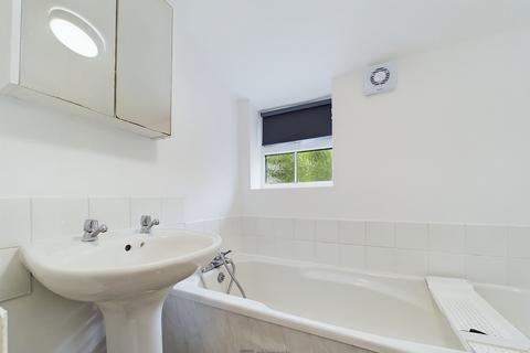 2 bedroom end of terrace house to rent, East Street, Westbourne, PO10