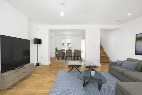 23 Brett Road, London, E8 1JP