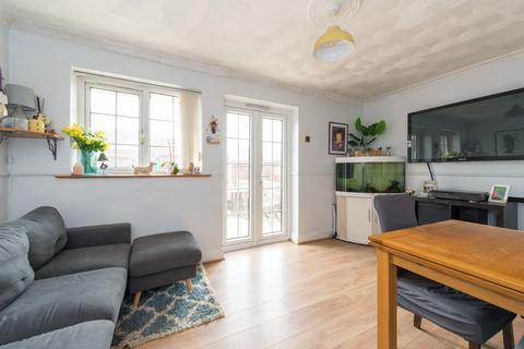 2 bedroom chalet for sale, Montefiore Cottages, Ramsgate, CT11