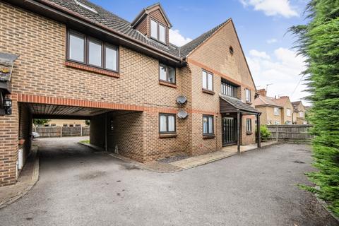 1 bedroom apartment to rent, Farm Road, Esher, KT10