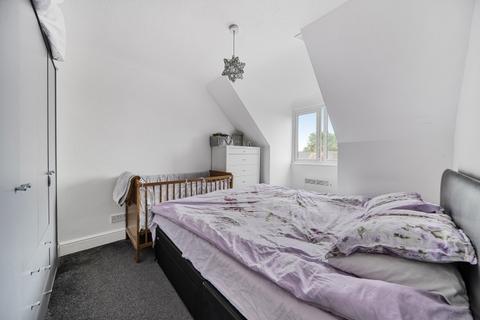 1 bedroom apartment to rent, Farm Road, Esher, KT10