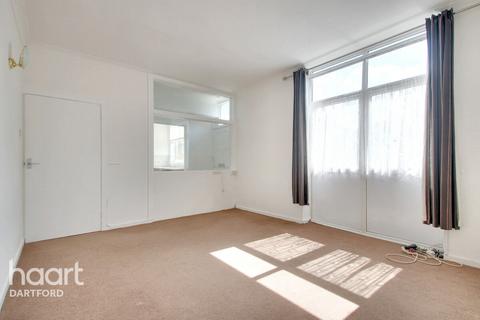 2 bedroom flat for sale, Gorringe Avenue, Dartford