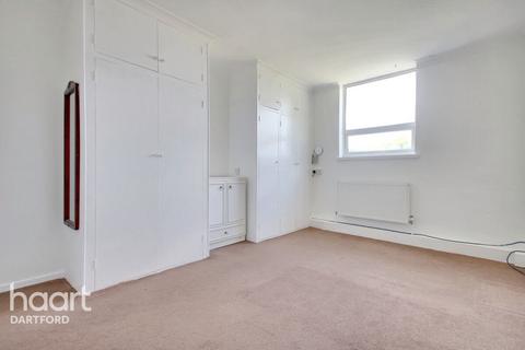 2 bedroom flat for sale, Gorringe Avenue, Dartford