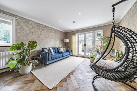 14 Edgeborough Way, Bromley, BR1 2UA