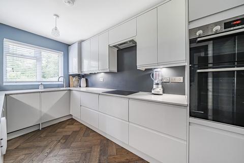 14 Edgeborough Way, Bromley, BR1 2UA