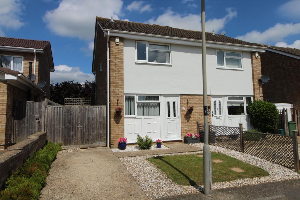 Tennyson Drive, Newport Pagnell 2 bed semidetached house for sale £