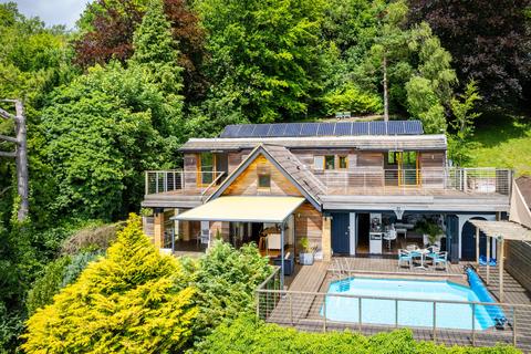 24 Stuart Road, Warlingham, CR6 9JH