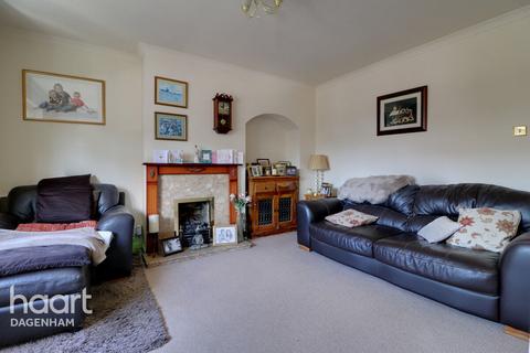 2 bedroom flat for sale, Oxlow Lane, Dagenham