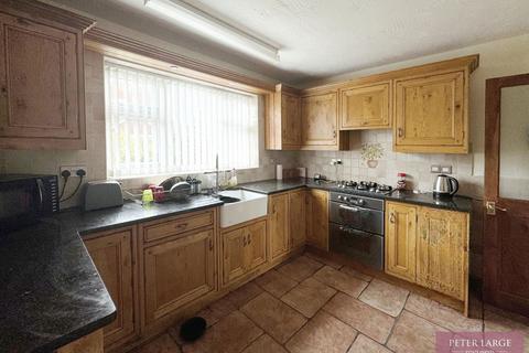 4 bedroom detached house for sale, Owain Glyndwr, Kinmel Bay, Rhyl LL18 5FE