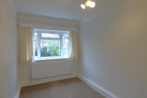 3 bedroom flat to rent, Helena Court, Eaton Rise, Ealing