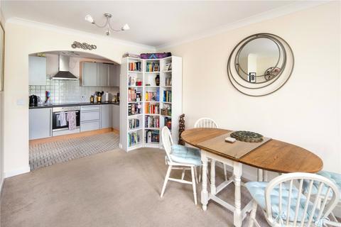 2 bedroom flat to rent, Queensberry Place, London, E12